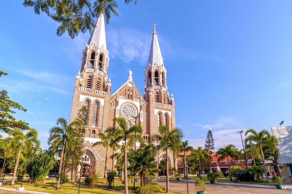 Holiday Season Motel Yangon Ngoại thất bức ảnh