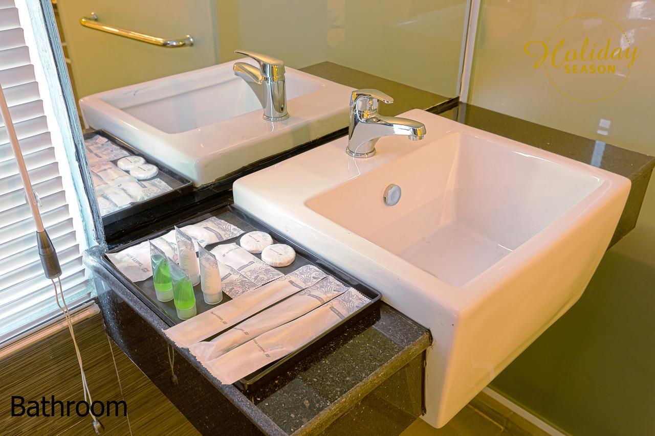 Holiday Season Motel Yangon Ngoại thất bức ảnh