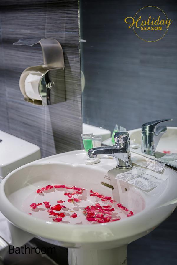 Holiday Season Motel Yangon Ngoại thất bức ảnh